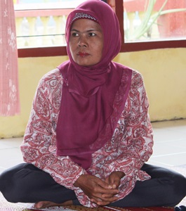 Asniwati, warga belajar Sekolah Perempuan Akar RUmput (SPAR) Padang Pariaman. [Foto : Mas Rachmadi]
