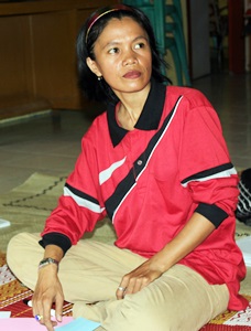 Marsusi Luthfi, warga belajar Sekolah Perempuan Akar Rumput (SPAR) Padang Pariaman. [Foto : Mas Rachmadi]