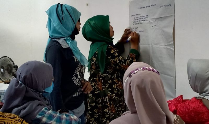 20 petani muda dan perempuan di Padang Pariaman belajar pertanian organik, Rabu (22/9/2021). [Foto: LP2M]